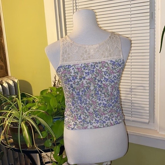 Floral Spring Top - Picture 5 of 9